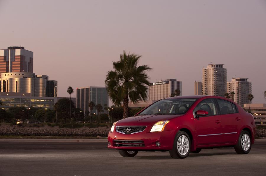  Nissan Sentra 2010 года  (фото 36 из 68)